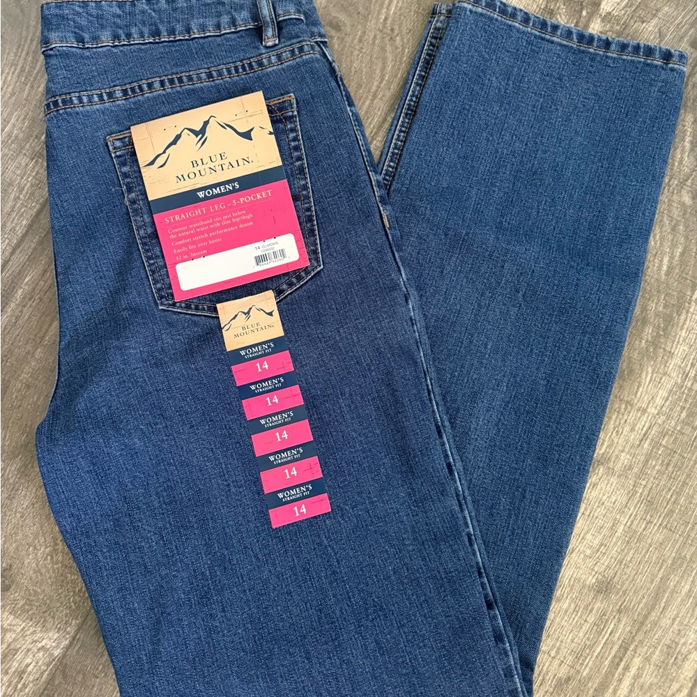 NWT - woman’s Blue Mountain Womens Straight Leg Jeans 14